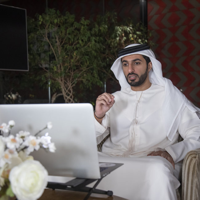 مجلس راشد بن حميد الافتراضي يسدل الستار عن آخر جلساته الرمضانية والتي حملت عنوان “تداعيات كوفيد 19 على اقتصاد الإمارات”
